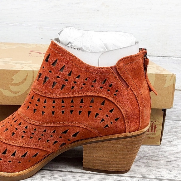 ■SOLD■NEW IN BOX- SOFFT SZ 10  SUEDE BOOTIE - Picture 4 of 10